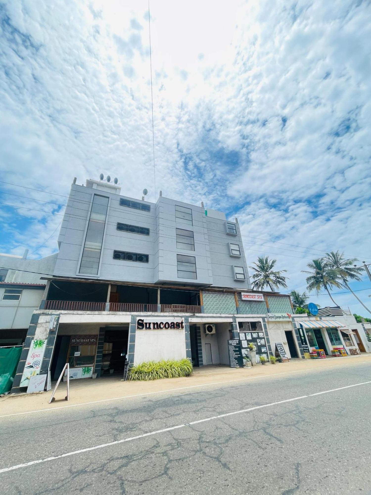 Suncoast Beach Hotel Mirissa Kültér fotó