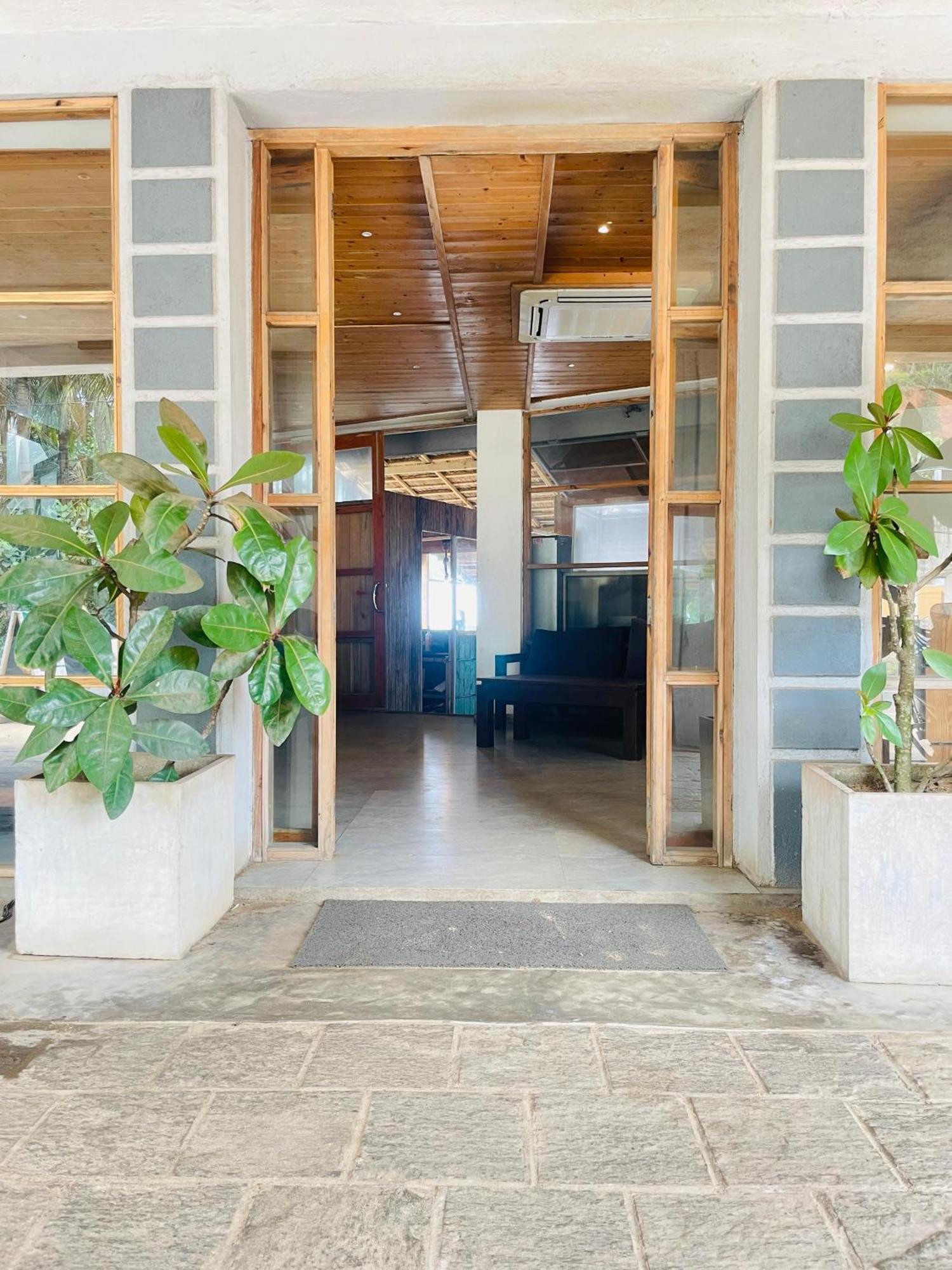 Suncoast Beach Hotel Mirissa Kültér fotó