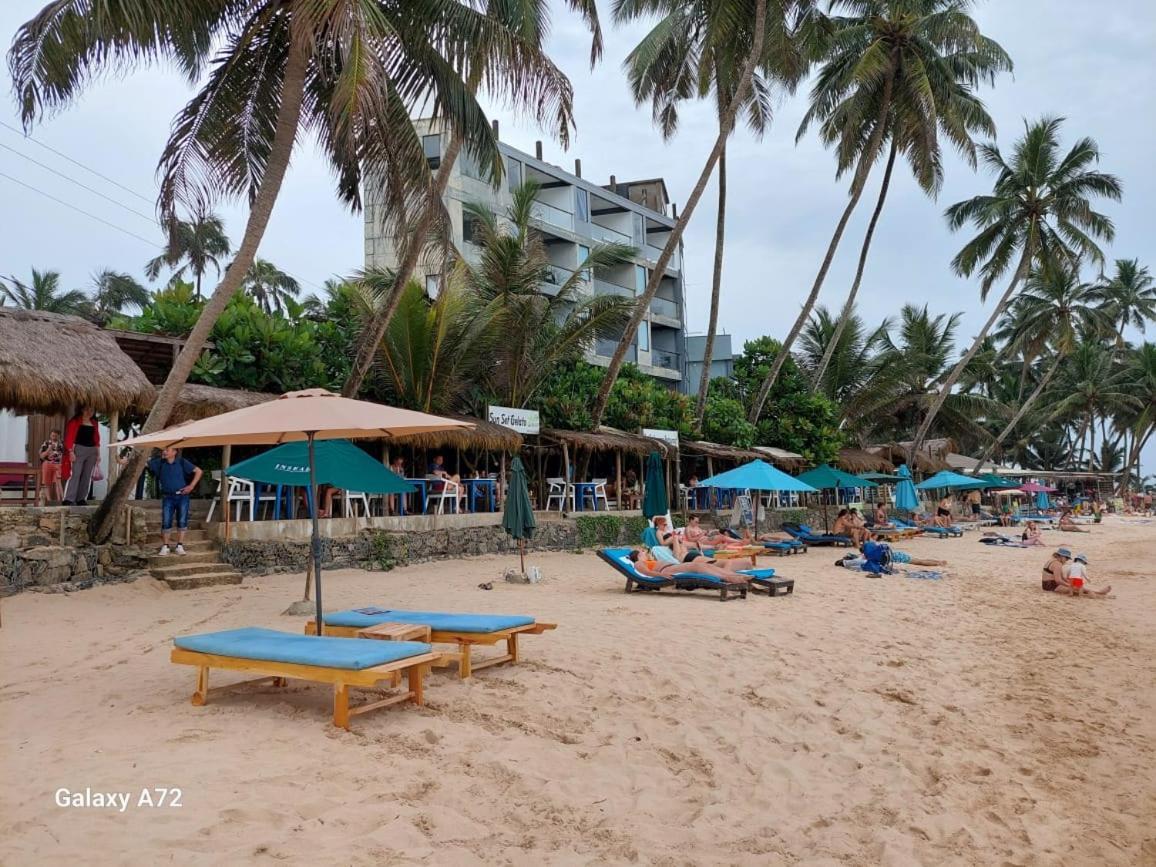 Suncoast Beach Hotel Mirissa Kültér fotó