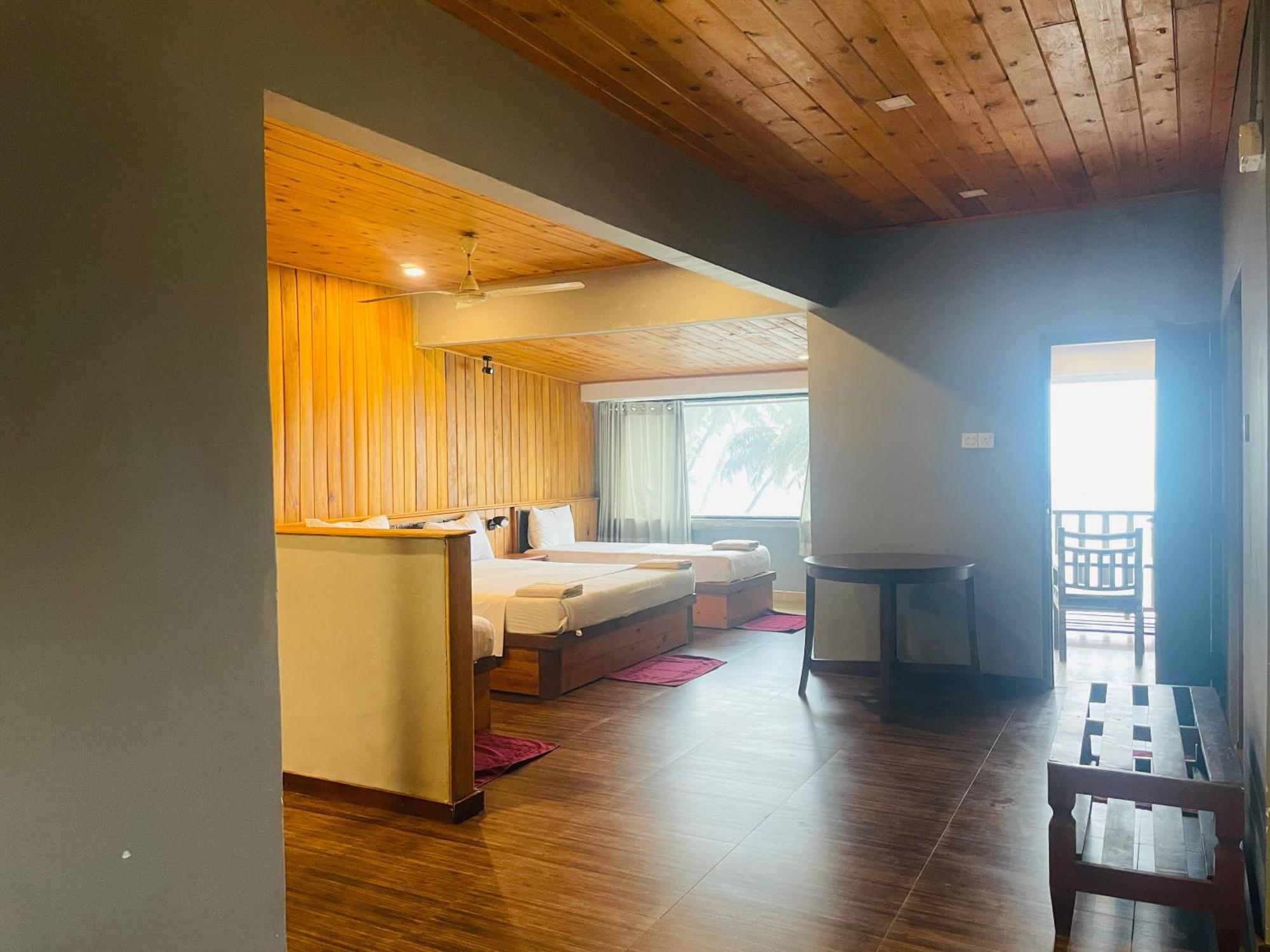 Suncoast Beach Hotel Mirissa Kültér fotó