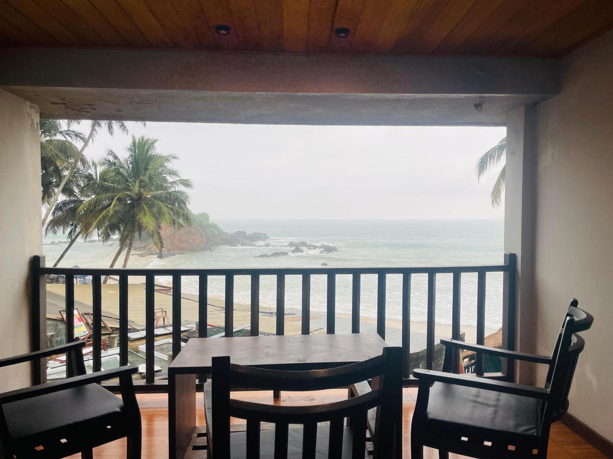 Suncoast Beach Hotel Mirissa Kültér fotó