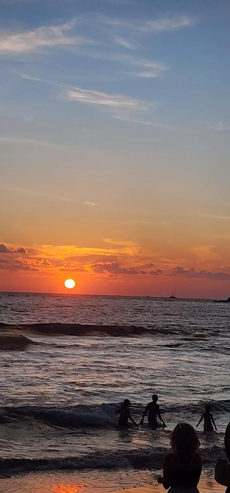 Suncoast Beach Hotel Mirissa Kültér fotó